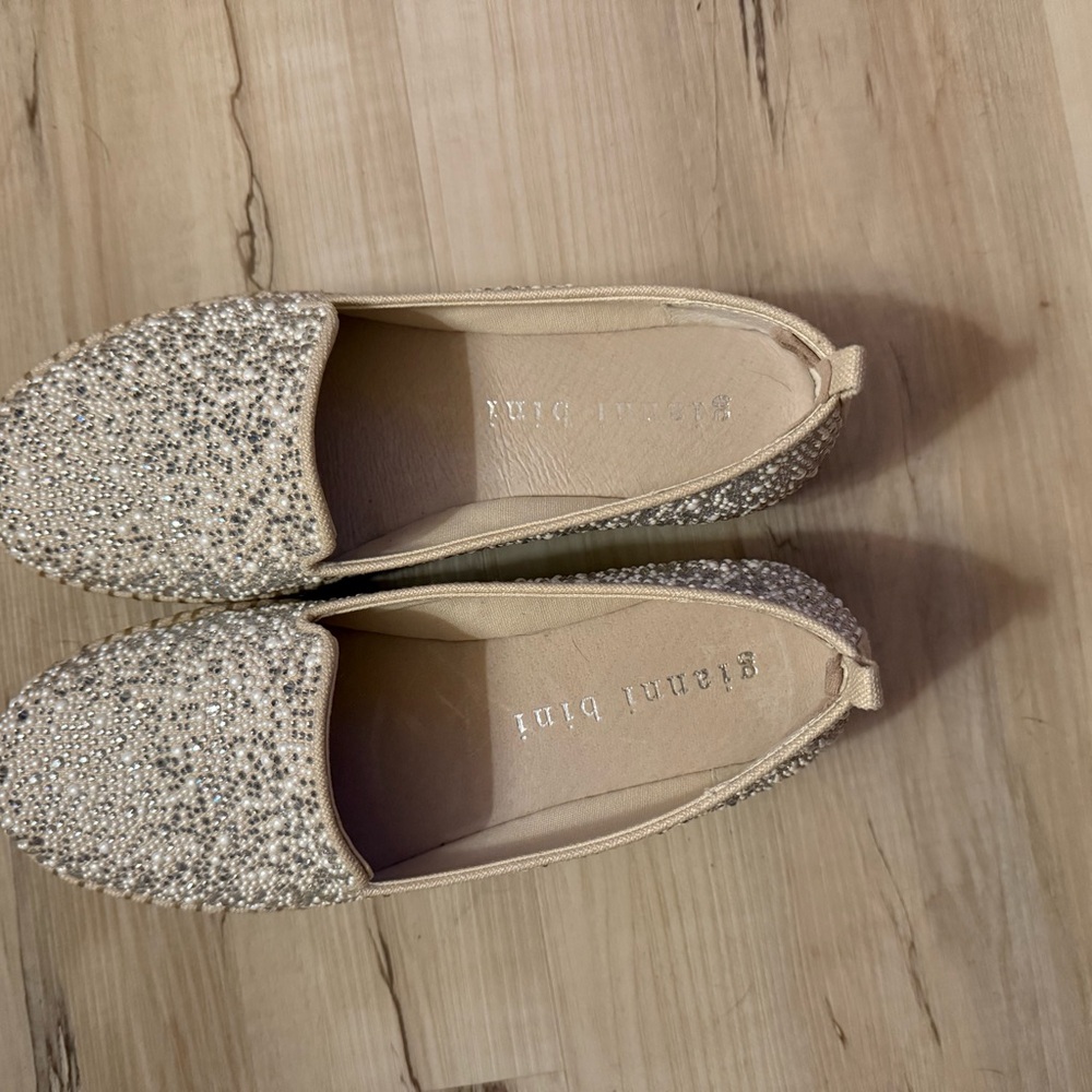 Gianni Bini Cream and Silver Flats Sleek Minimalist Design